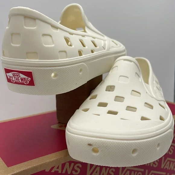 Vans Men’s Slip-On Trk
Marshmallow
VN0A5HF8FS8
Sneakers - Picture 9 of 16